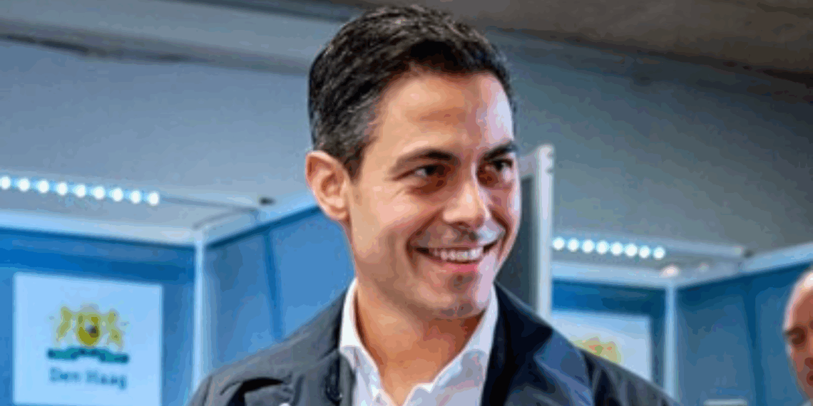 analyse politiek toneelstuk