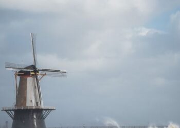 ongeveer onstuimig weer